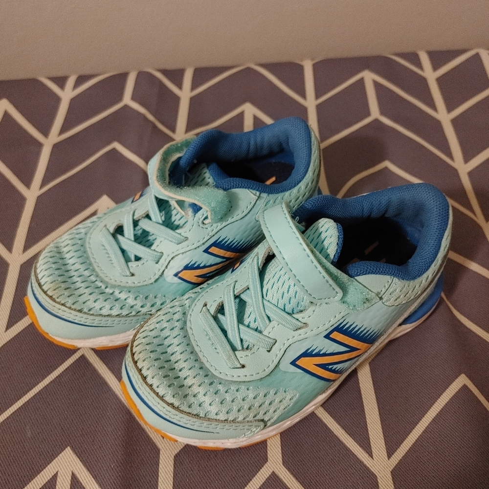 New Balance toddler girls running 7.5 WIDE FIT